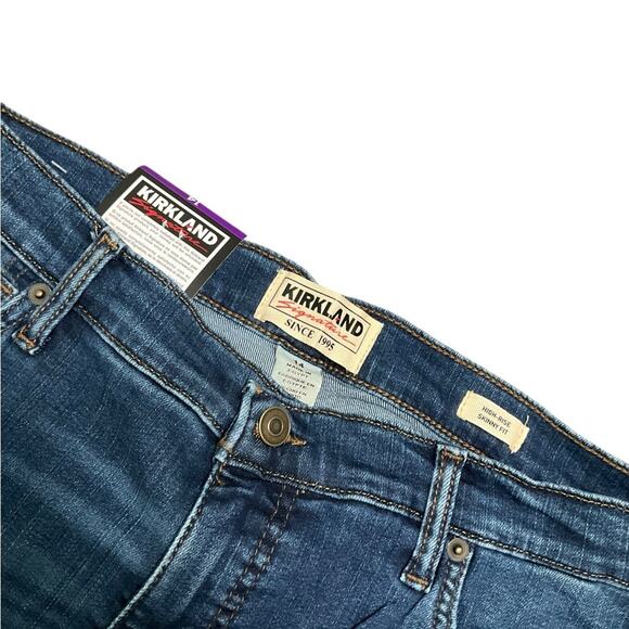 Kirkland Signature Women's Jeans High Rise Stretch Blue Size 14 NWT - Picture 7 of 7